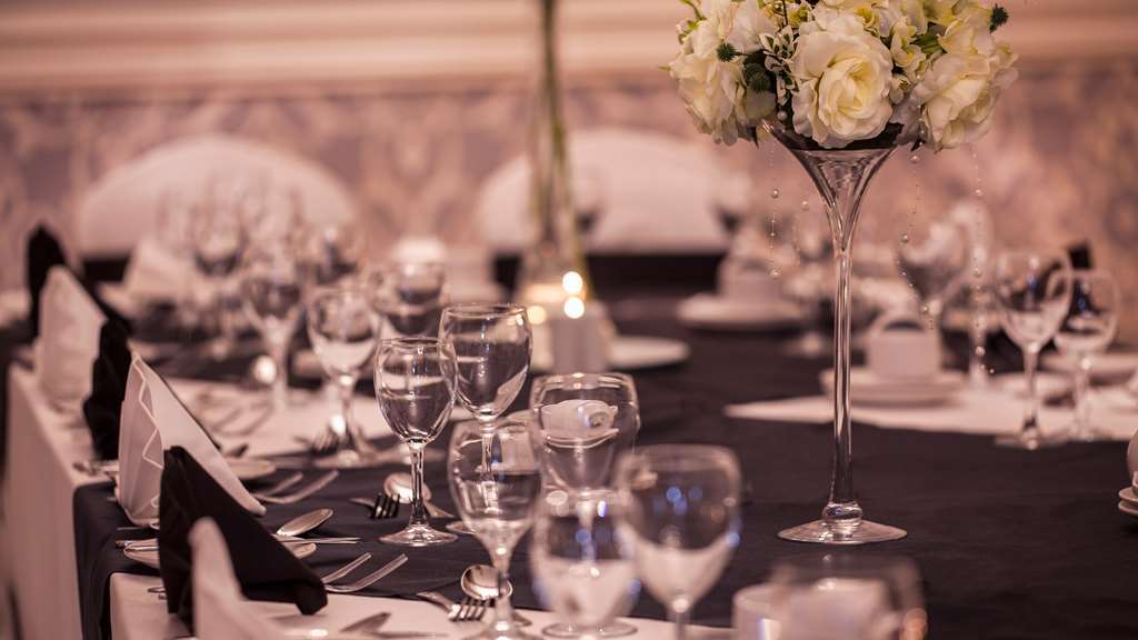 Castle Arch Hotel Trim Servis gambar