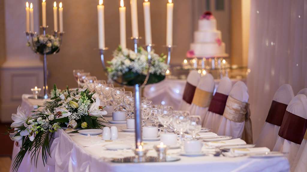 Castle Arch Hotel Trim Servis gambar